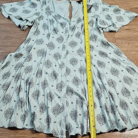 NWT Torrid Stretch Rayon Mint Green & Black Medallion Print Flutter Slee… - Picture 14 of 16